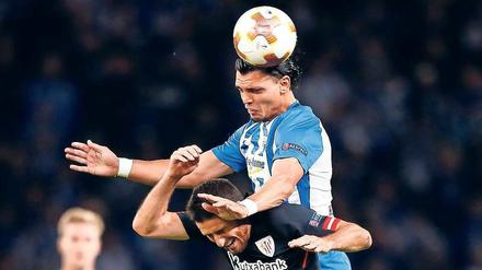 Hoch gesprungen. Karim Rekik (oben) und Hertha BSC haben gegen Bilbao gezeigt, dass sie auf internationalem Niveau durchaus mithalten können. 