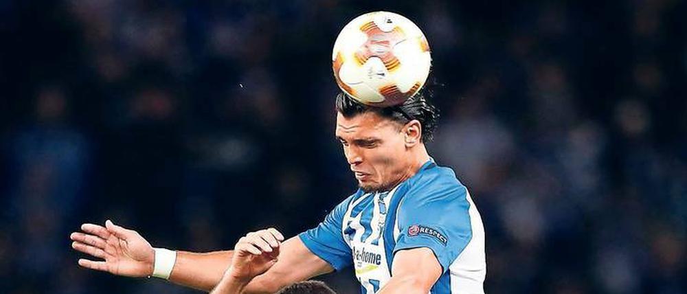 Hoch gesprungen. Karim Rekik (oben) und Hertha BSC haben gegen Bilbao gezeigt, dass sie auf internationalem Niveau durchaus mithalten können.