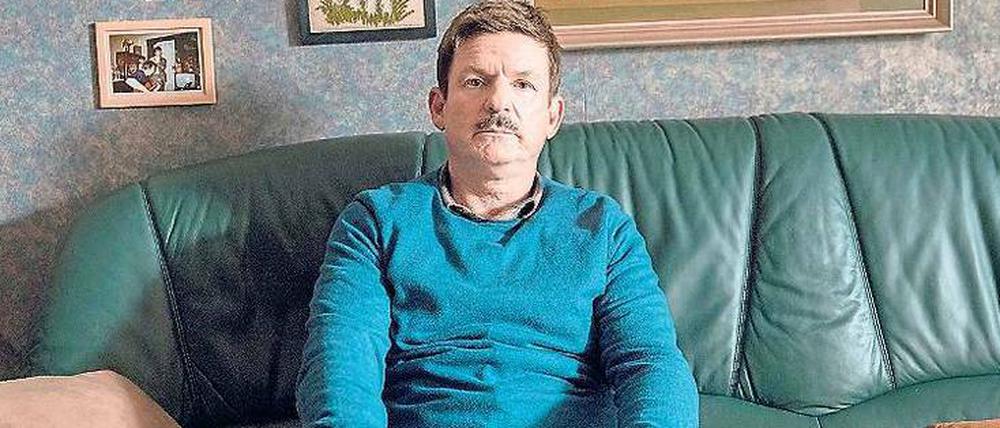 Bloß nicht vorführen. Wie aus dem Nichts ist der frühere Kirmes-Musiker Heinz Strunk, 55, vor 15 Jahren zum wortgewaltigen Provinzchronisten geworden („Fleisch ist mein Gemüse“). Sein neuer Roman „Jürgen“ ist von der ARD verfilmt wurden, mit Strunk neben Charly Hübner in der Hauptrolle („Jürgen – heute wird gelebt“, 20 Uhr 15). 