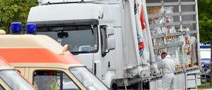 Ein Lkw, auf dem 51 Menschen nach Deutschland geschleust wurden, war auf der Autobahn 12 im brandenburgischen Grenzgebiet zu Polen von der Bundespolizei gestoppt worden.