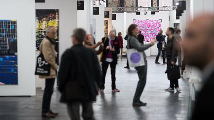 Gut besucht: Auch die Positions Berlin Art Fair in der Arena in Berlin zog das Publikum an.