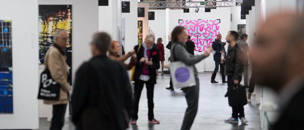 Gut besucht: Auch die Positions Berlin Art Fair in der Arena in Berlin zog das Publikum an.