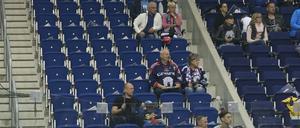 Traurige Leere. Ein Zuschauerblock in der Arena am Ostbahnhof beim Heimspiel der Eisbären am Sonntag gegen Straubing. 
