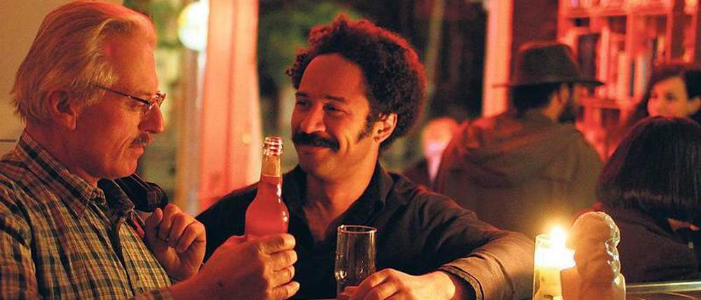 Ismael Duá (r.) started "Le Salon", a regular culture club in the bar "Das Kapital".