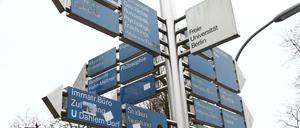 Hinweisschilder an der Freien Universität Berlin.