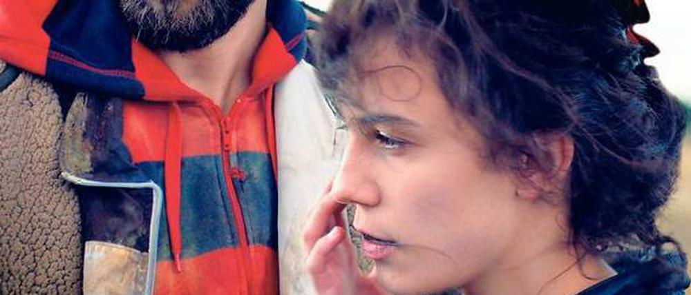 Zwischen Jona (Naomi Achternbusch) und Ferdi (Tom Lass) besteht blindes Vertrauen. 
