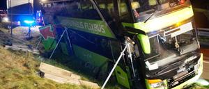 Der verunglückte Reisebus war mit ungefähr 70 Menschen besetzt.