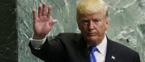 Und tschüss. Donald Trump verlässt den UN-Sitzungssaal nach seiner Rede. 