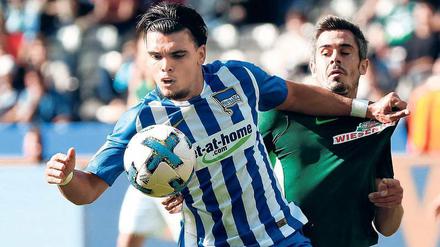 Brust raus. Der Holländer Karim Rekik hat sich einen festen Platz bei Hertha erkämpft und wird wohl auch am Mittwoch im Heimspiel gegen Leverkusen von Beginn an auf dem Platz stehen. Foto: Fabrizio Bensch/Reuters