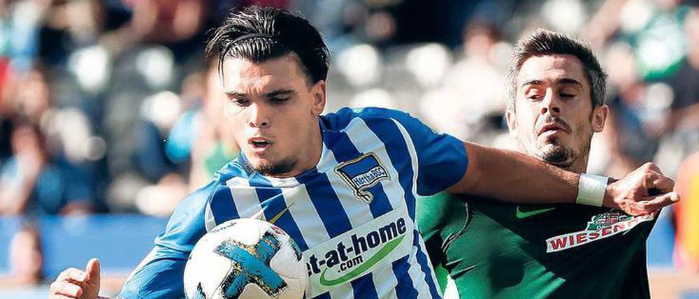 Brust raus. Der Holländer Karim Rekik hat sich einen festen Platz bei Hertha erkämpft und wird wohl auch am Mittwoch im Heimspiel gegen Leverkusen von Beginn an auf dem Platz stehen. Foto: Fabrizio Bensch/Reuters