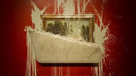 Einbetonierte Kunst. Ein Symbolbild? Im Pera Museum zeigt der Mexikaner Alejandro Almanza Pereda eine Gemäldeserie. Wie viele Werke lebt diese von ihrer Ambivalenz.