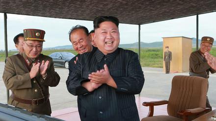 Freude über erfolgreichen Raketentest: Nordkoreas Machthaber Kim Jong Un 