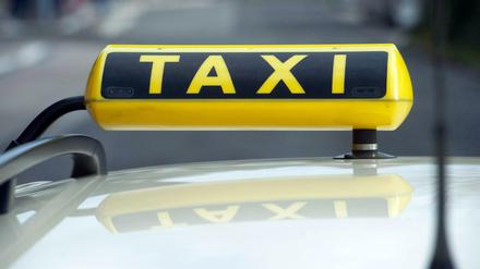 Auch die Kundin im Taxi wurde verletzt.