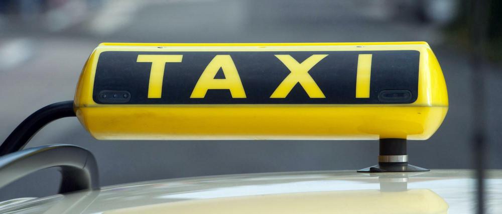 Auch die Kundin im Taxi wurde verletzt.
