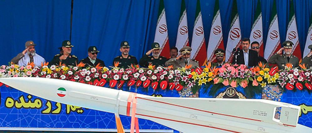 Eine Militärparade in Teheran.