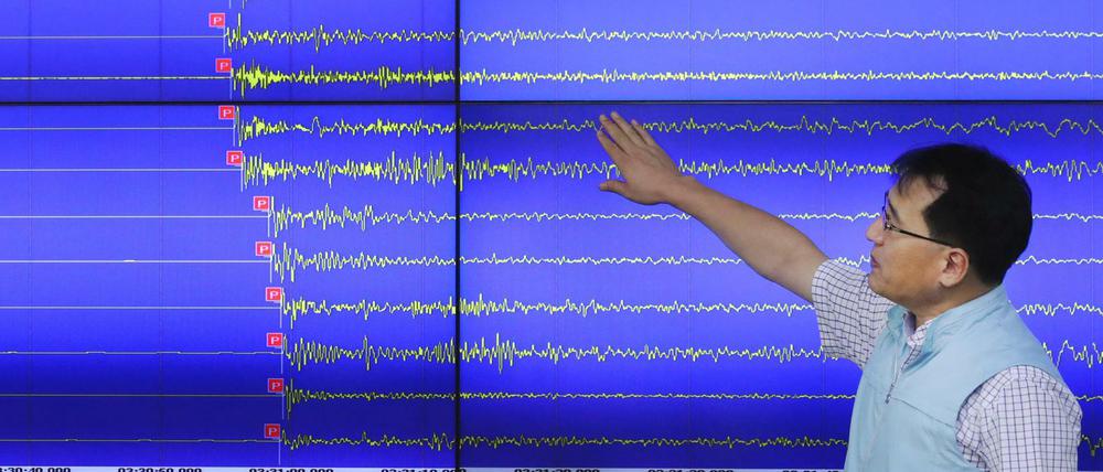 Bereits Anfang September hatte es ein künstlich ausgelöstes Erdbeben in Nordkorea gegeben. Nordkorea hatte nach eigenen Angaben erneut eine Wasserstoffbombe gezündet.