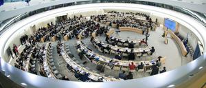 Auch 70 Jahre nach Verabschiedung der Allgemeinen Erklärung der Menschenrechte versuchen weltweit Akteure, den internationalen Grundkonsens der Menschenrechte anzugreifen.