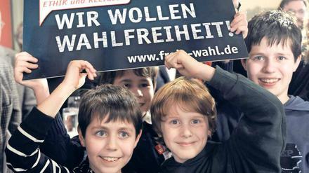 Glaubenssache. 2009 mobilisierten die Kirchen mit Schülern und Eltern für den Volksentscheid Pro Reli, mit dem eine Wahlfreiheit zwischen dem neuen Unterrichtsfach Ethik und Religion erreicht werden sollte.