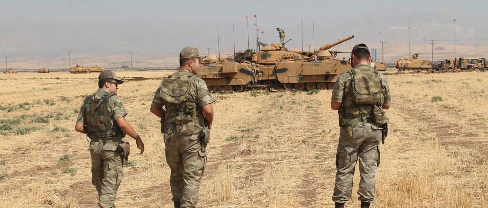 Türkische Streitkräfte während eines Militärmanövers nahe der kurdischen Autonomiegebiete im Nordirak. 