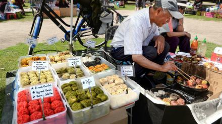 Schon seit einigen Jahren gibt es den Thaifood-Markt im Preußenpark. Hier ein Bild aus dem Sommer.
