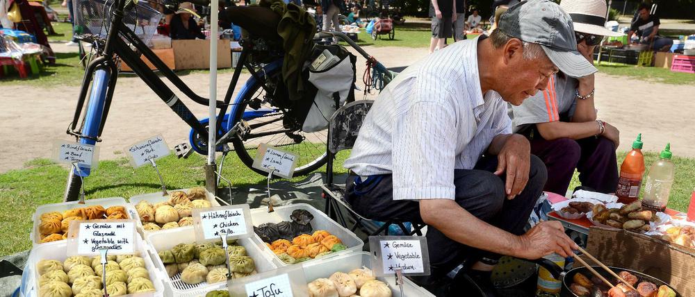 Schon seit einigen Jahren gibt es den Thaifood-Markt im Preußenpark. Hier ein Bild aus dem Sommer.
