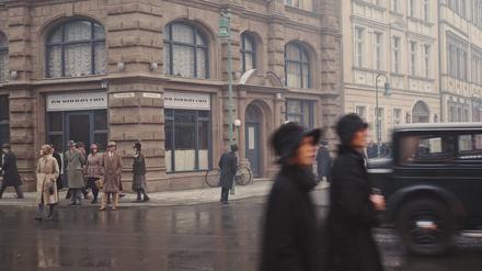 Friedrichstraße Ecke Leipziger. Die Hausfassaden bilden nicht reale Gebäude ab. Sie sind nur gut nachempfunden. 