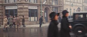 Friedrichstraße Ecke Leipziger. Die Hausfassaden bilden nicht reale Gebäude ab. Sie sind nur gut nachempfunden. 