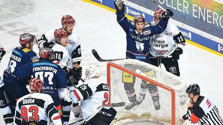 Volltreffer. Sean Backman bejubelt seinen Siegtreffer gegen Köln.