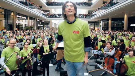 Kultur für alle. Dirigent Kent Nagano leitete vor einem Jahr einen „Symphonischen Mob“ in einer Berliner Shopping Mall.