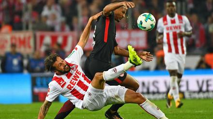 Kölns Dominic Maroh (links, im Duell mit Frankfurts Sebastien Haller) musste sich erneut geschlagen geben.