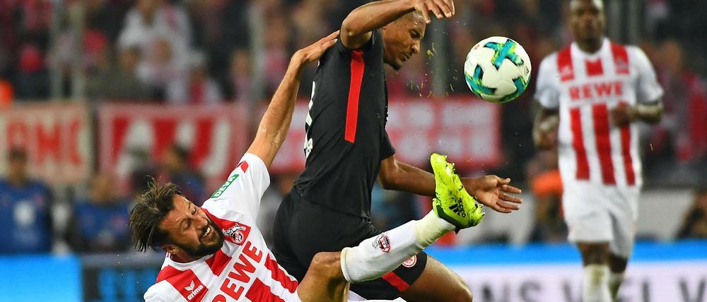 Kölns Dominic Maroh (links, im Duell mit Frankfurts Sebastien Haller) musste sich erneut geschlagen geben.