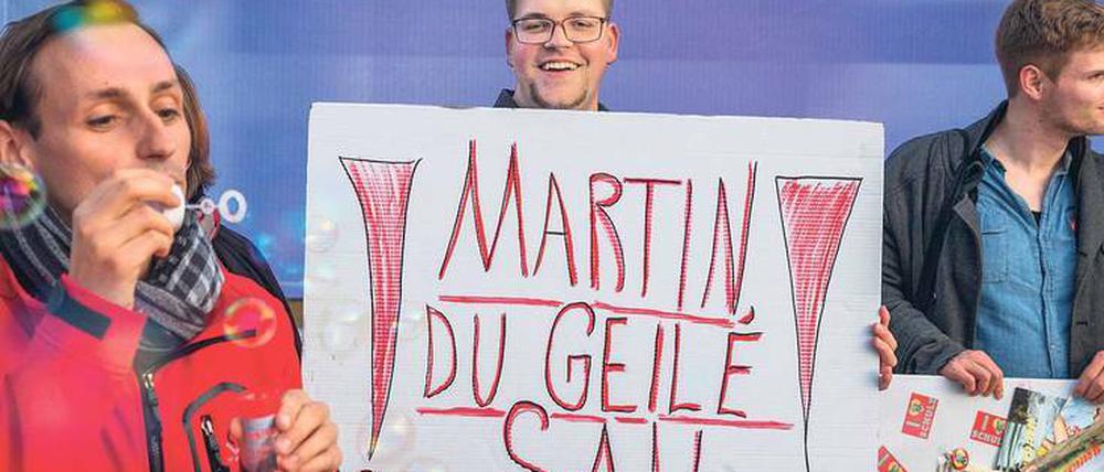 Ob SPD-Kanzlerkandidat Martin Schulz diese Fans wirklich geholfen haben, ist ungewiss. Gewiss ist, dass die Wahlarenen bei ARD, RTL und ZDF durch die Live-Konfrontation der Politiker mit Bürgern den TV-Wahlkampf lebendig gemacht haben.