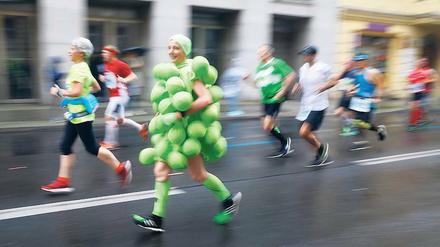 Buntes Berlin. Der Marathon ist auch ein Fun-Lauf, jedenfalls für alle, für die der Kampf gegen die Uhr Nebensache ist. 