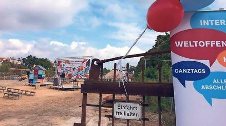 Platz da. An der Stadtautobahn in Steglitz ist noch ein Grundstück frei.