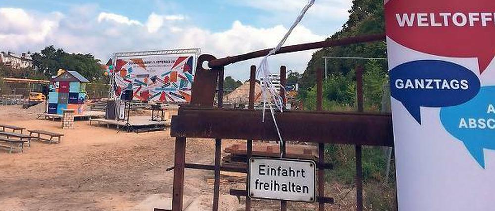 Platz da. An der Stadtautobahn in Steglitz ist noch ein Grundstück frei.