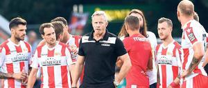 Kopf voll. Jens Keller und seine Spieler befinden sich momentan in einem Tief. Der 1. FC Union wartet seit fünf Spielen auf einen Sieg.