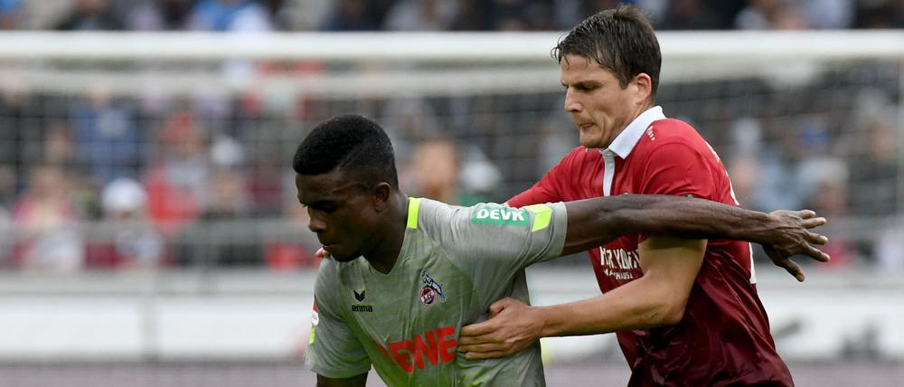 Auf den Punkt gebracht. Jhon Cordoba (l.) und Pirmin Schwegler bleiben irgendwie unentschieden.