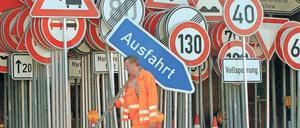 Letzte Ausfahrt für den Diesel. Die Elektromobilität kommt, fördern wollen sie fast alle. Wann der Verbrennungsmotor abgeschaltet wird, bleibt umstritten. 