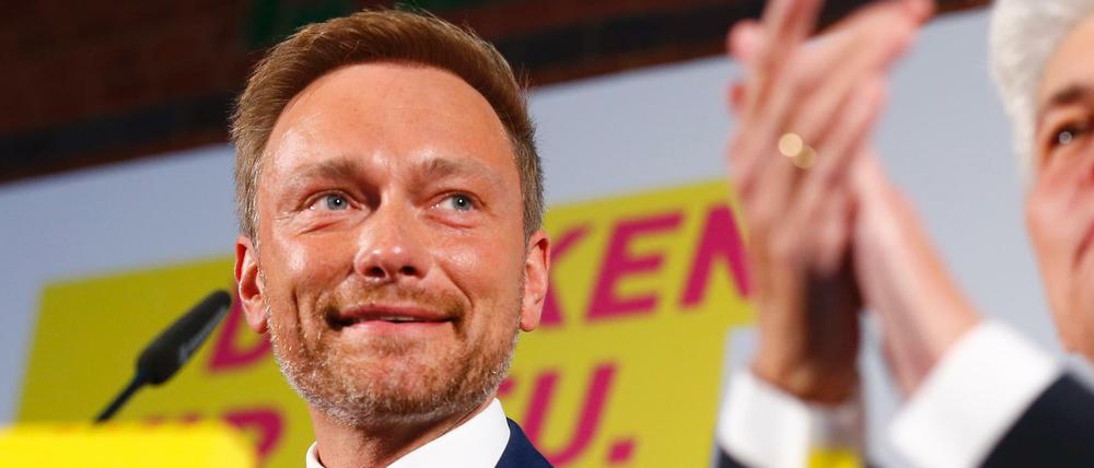 FDP-Chef Christian Lindner vor seinen Anhängern in Berlin nach Bekanntgabe der ersten Hochrechnungen zur Bundestagswahl.