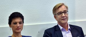 Zuversicht sieht anders aus: Die Spitzenkandidaten der Linkspartei Sahra Wagenknecht und Dietmar Bartsch am Tag nach der Wahl bei einem Treffen des Parteivorstands.