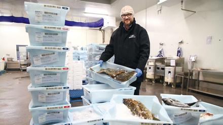 Ocke Pinks, Leiter der Berliner Niederlassung der Fisch-Großhandlung "Deutsche See" auf dem Großmarkt in Berlin-Moabit. 