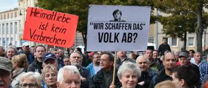 Für Blau. AfD-Anhänger bei einer Wahlkampfveranstaltung in Cottbus.