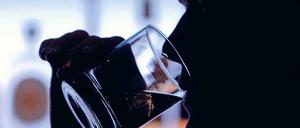 Sucht und Ordnung. Medikamente sollen Alkoholabhängigen helfen, den Drang zu trinken in den Griff zu bekommen.