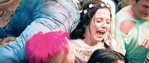 Das Leben davor. Antonia Schneider (Jella Haase) stand kurz vor dem Abitur und wollte einfach nur feiern, als sie in den Tunnel der Duisburger Loveparade geriet.