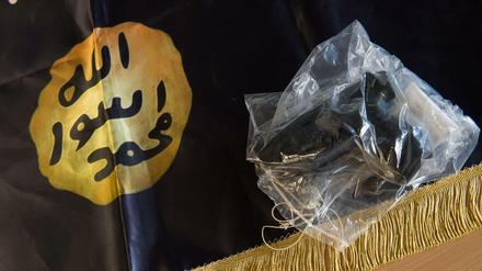 Die Polizei hat im Zusammenhang mit einem möglicherweise bevorstehenden Terror-Anschlag zwei sogenannte Gefährder aus der Salafistenszene in Göttingen festgenommen.