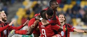 Spitzenreiter, Spitzenreiter, hey, hey. Östersund hat das erste Gruppenspiel bei Luhansk mit 2:0 für sich entschieden.