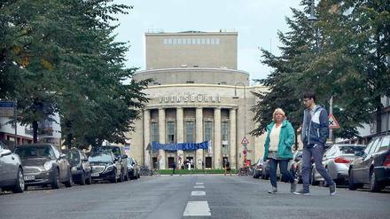 Blick auf die besetzte Volksbühne am Rosa-Lxemburg-Platz.