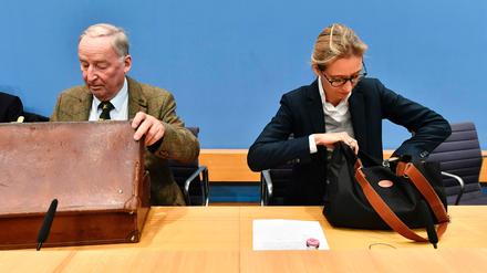 Wissen, was drin steckt. Die AfD-Spitzenkandidaten Alexander Gauland und Alice Weidel.