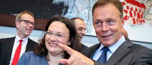 Alt und neu: Der bisherige SPD-Fraktionsvorsitzende Thomas Oppermann mit seiner designierten Nachfolgerin Andrea Nahles.