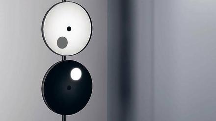 Die Leuchte "Heliacal" für Fontana Arte erinnert an kosmische Lichtspiele.